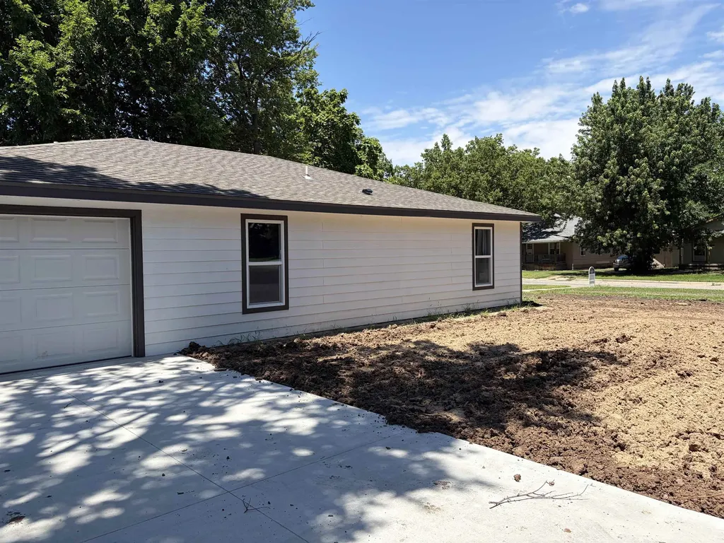 623 E 8th Street Newton KS 67114