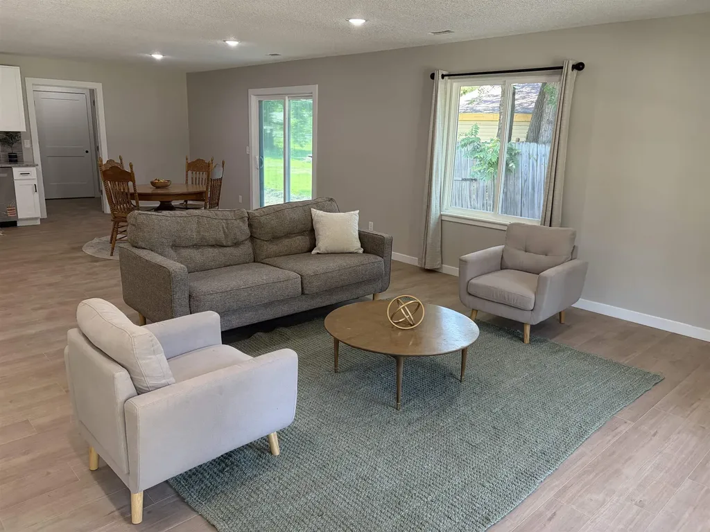 623 E 8th Street Newton KS 67114