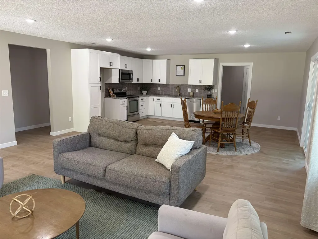 623 E 8th Street Newton KS 67114