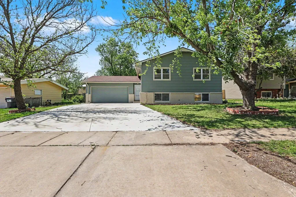 4051 Clarendon Bel Aire KS 67220