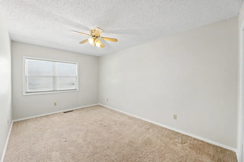 4051 Clarendon Bel Aire KS 67220