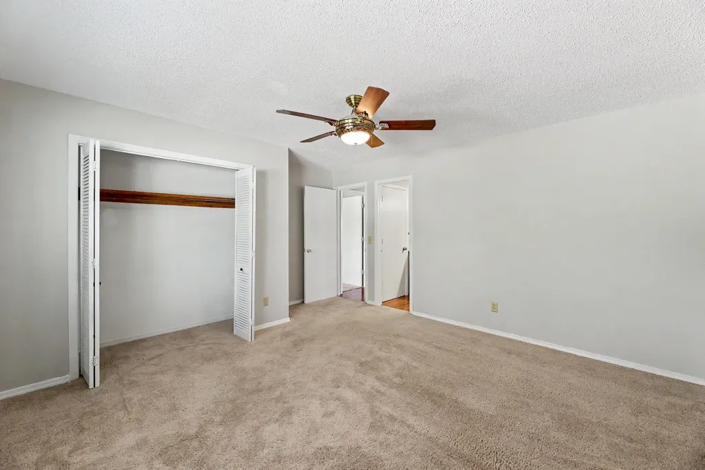 4051 Clarendon Bel Aire KS 67220