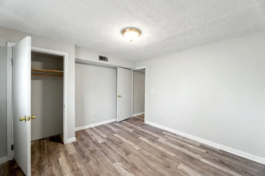4051 Clarendon Bel Aire KS 67220