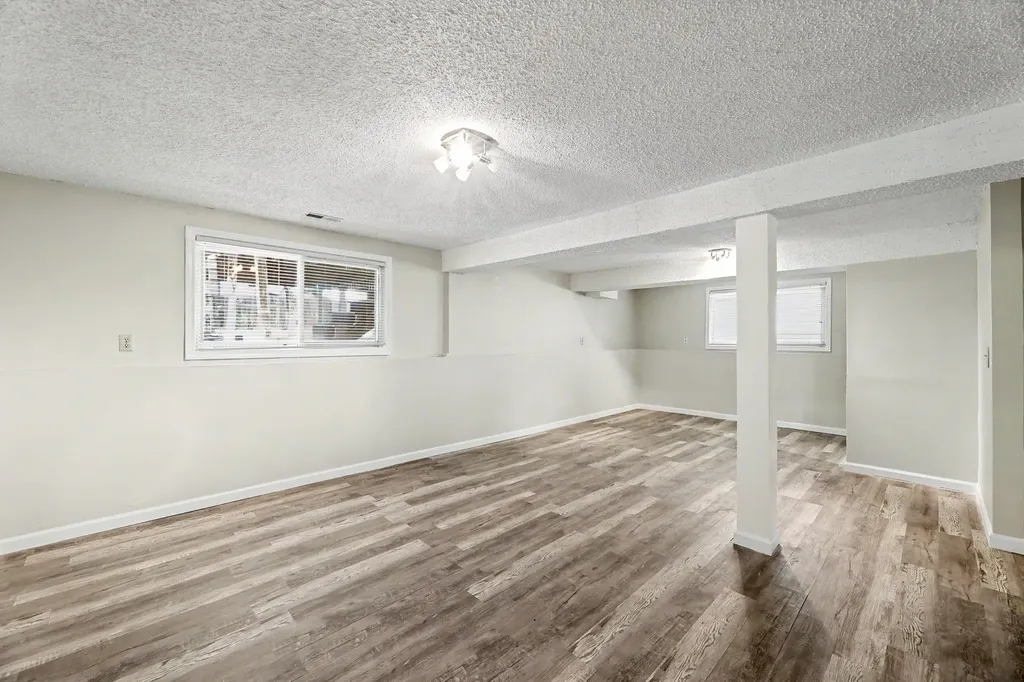 4051 Clarendon Bel Aire KS 67220