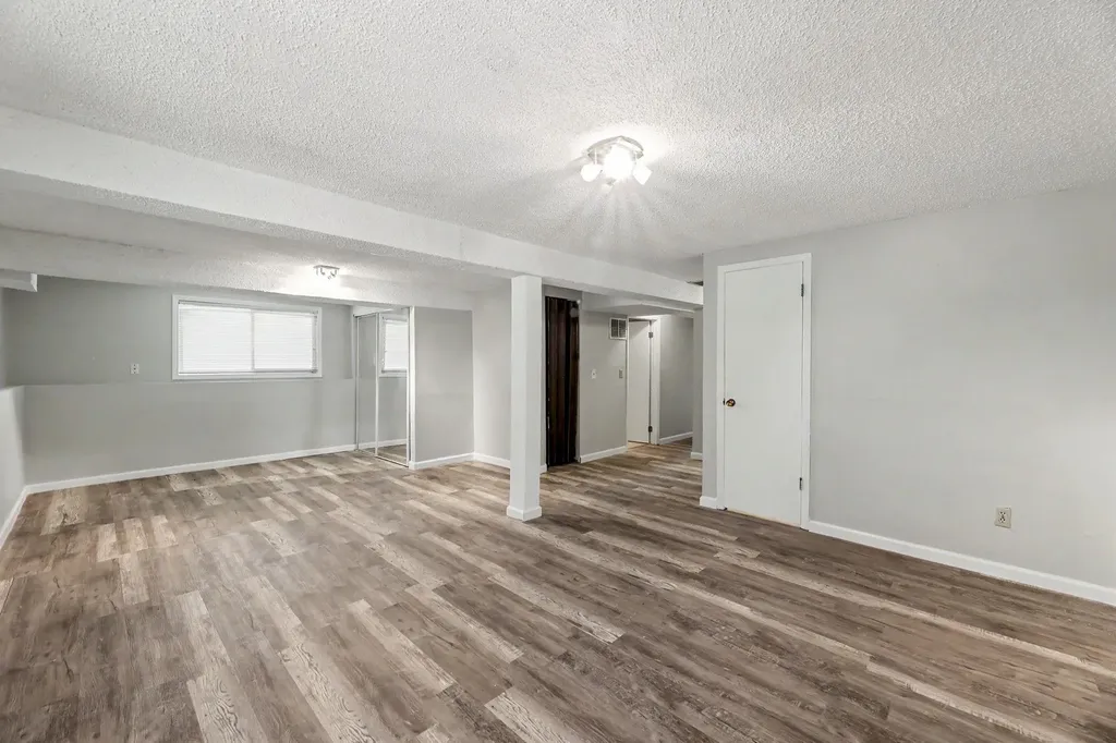 4051 Clarendon Bel Aire KS 67220