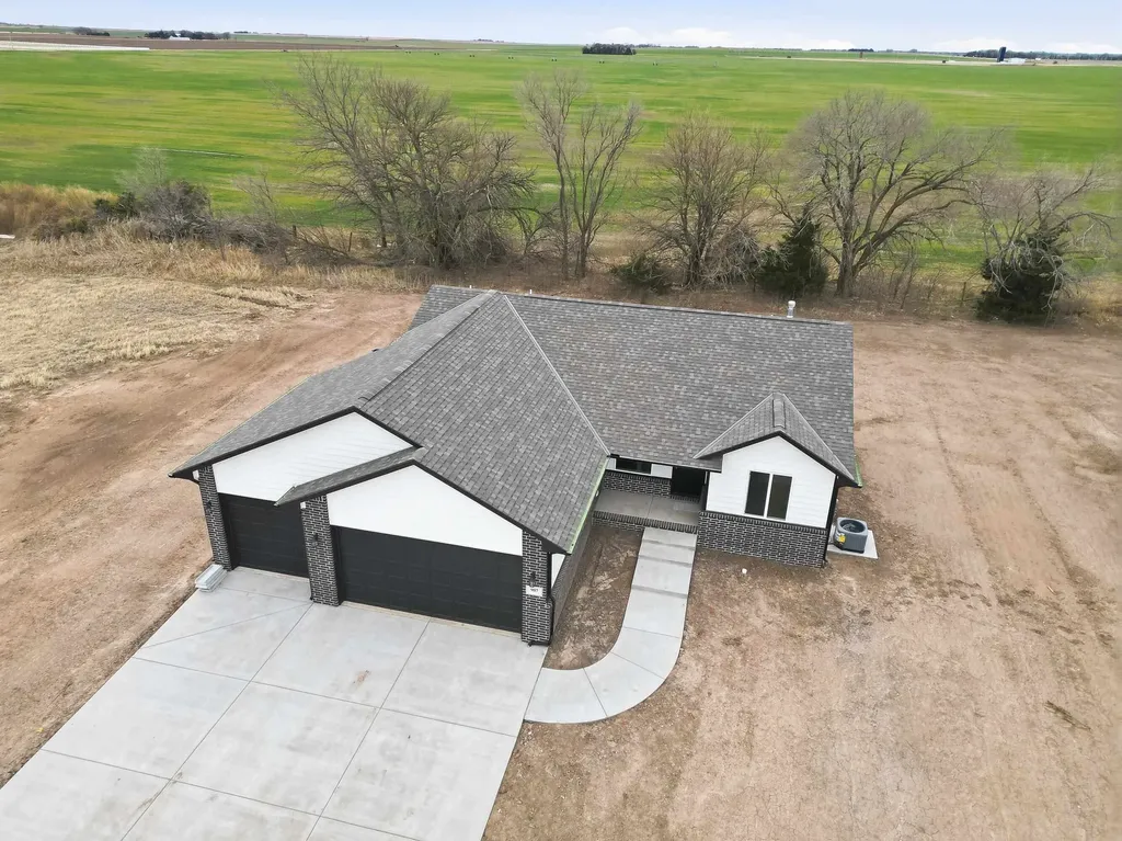 907 W 17th Harper KS 67058