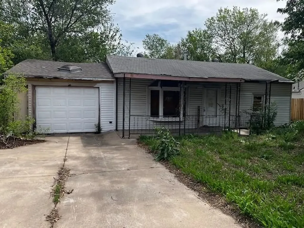 4576 S Meadowview Avenue Wichita KS 67216