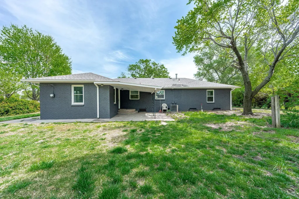 335 N Sherman Street Andale KS 67001