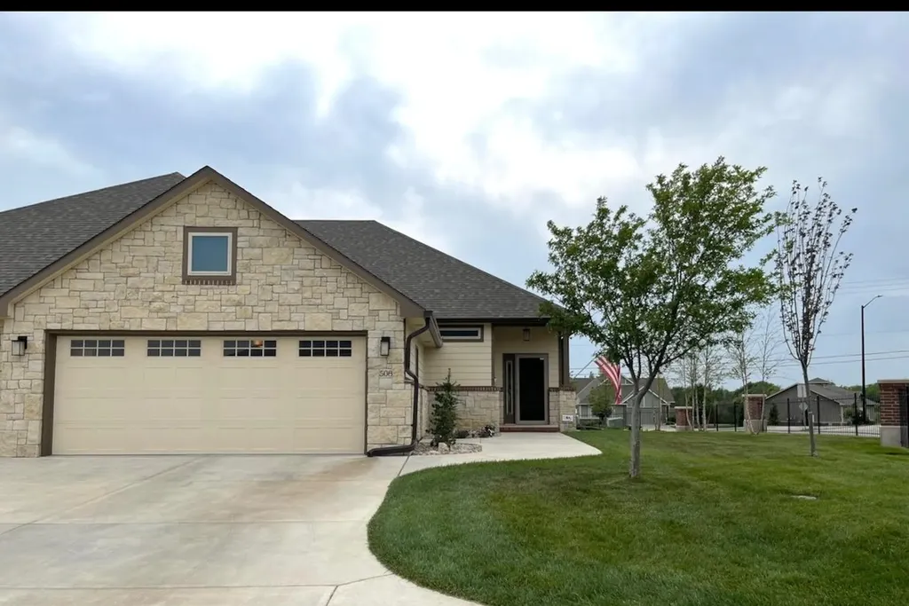818 N Mccloud Circle Andover KS 67002