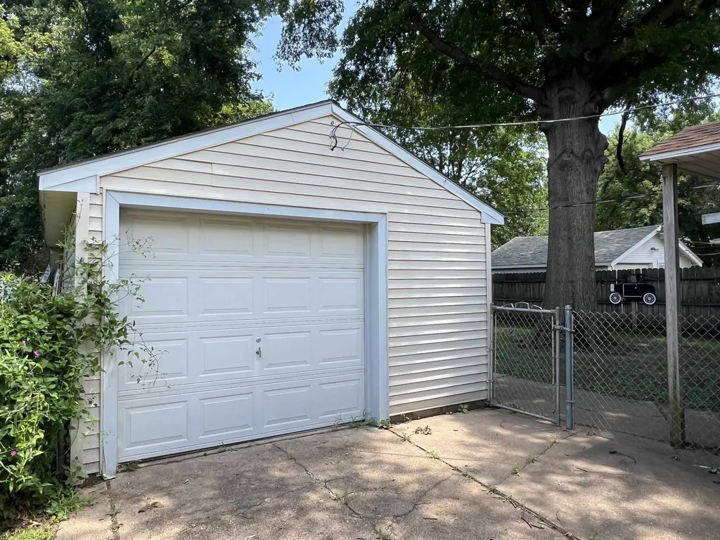 2016 Loomis Street Winfield KS 67156