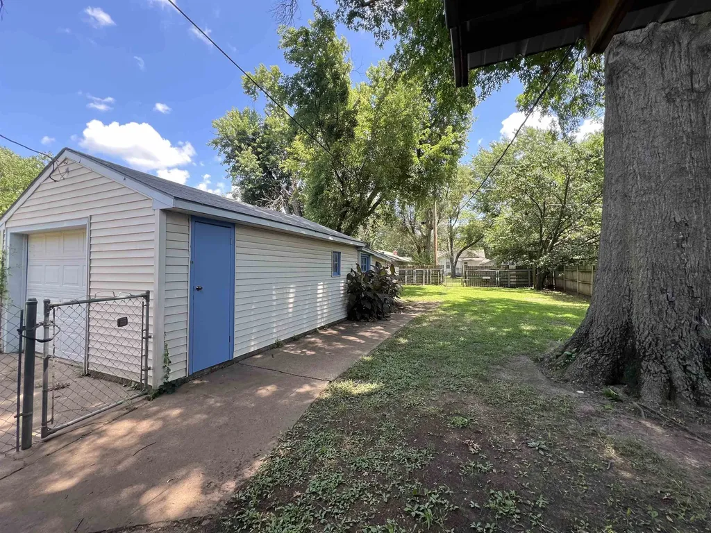 2016 Loomis Street Winfield KS 67156