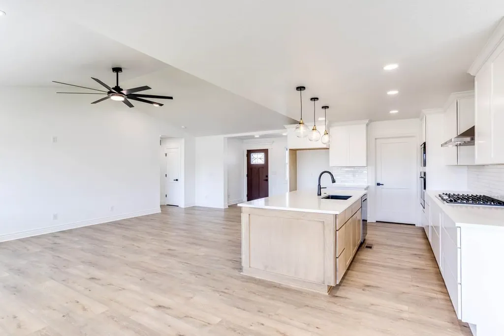 464 S Stoney Creek Street Clearwater KS 67026