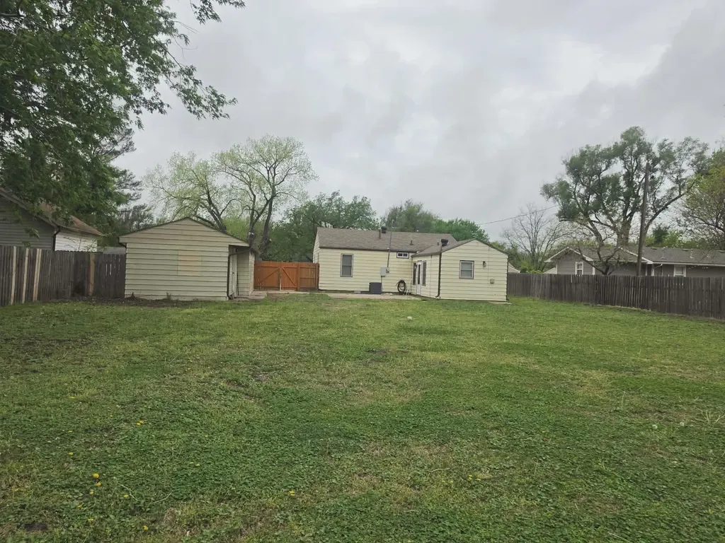814 N Clara Street Wichita KS 67212