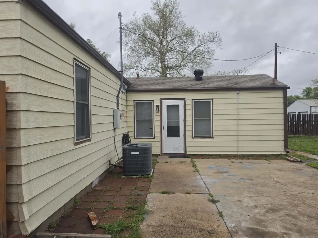 814 N Clara Street Wichita KS 67212