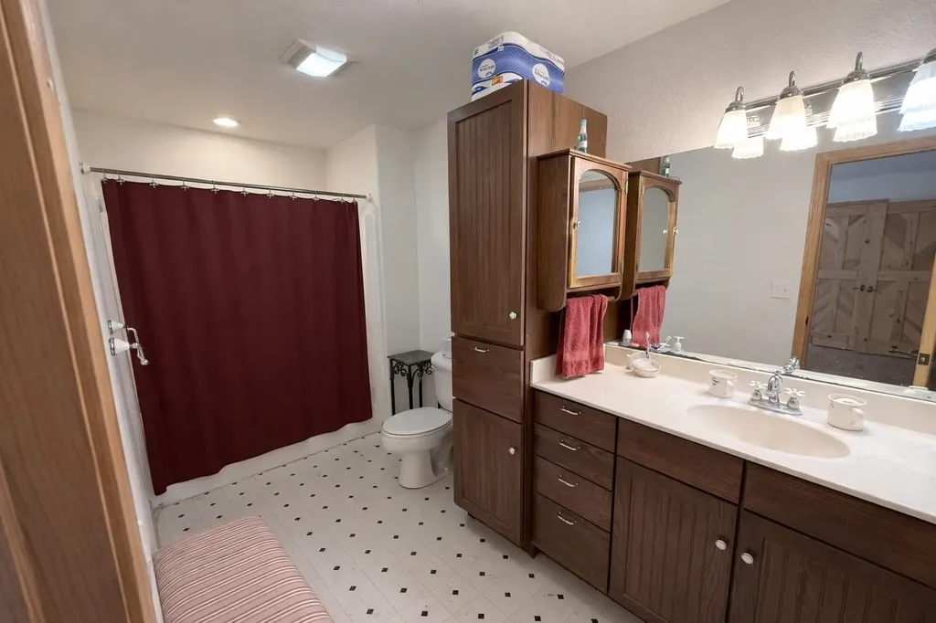 10554 Brenton Court Dodge City KS 67801