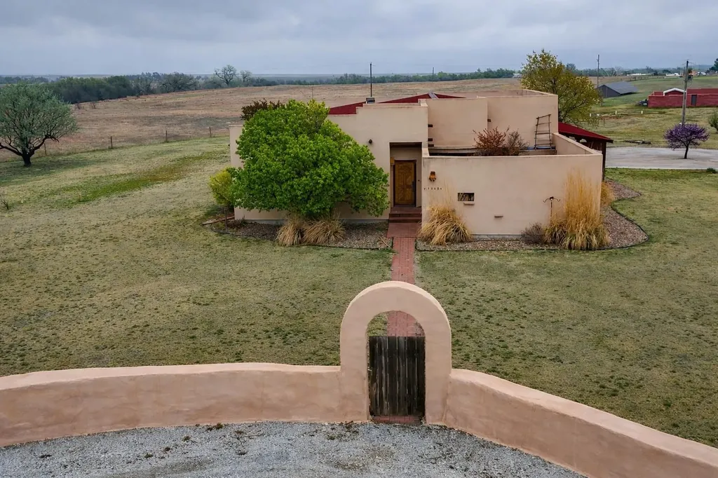 10554 Brenton Court Dodge City KS 67801