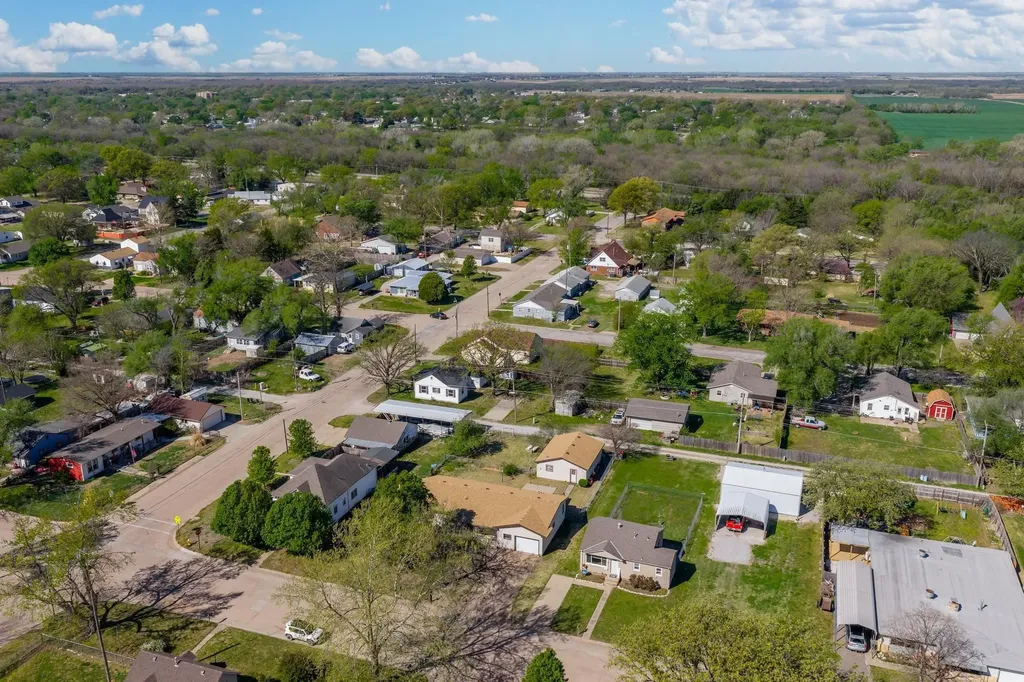1606 N B Street Wellington KS 67152