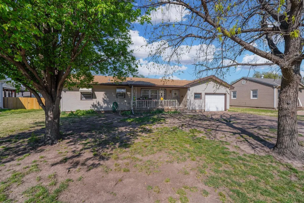 1606 N B Street Wellington KS 67152