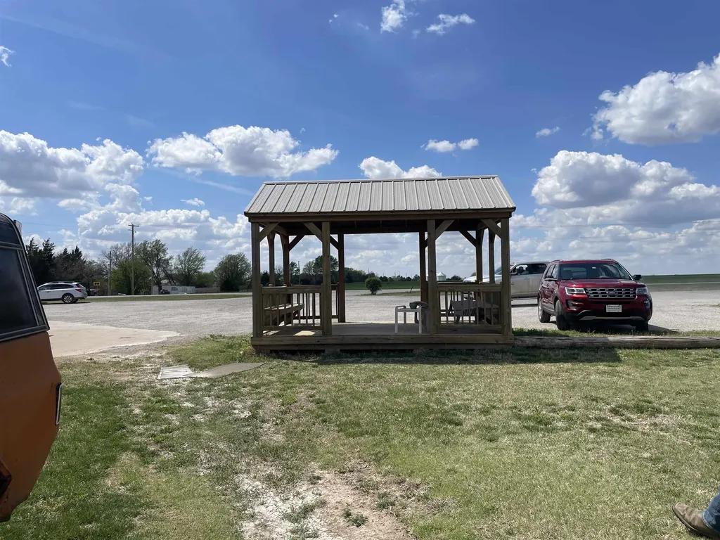 11928 141st Road Winfield KS 67156