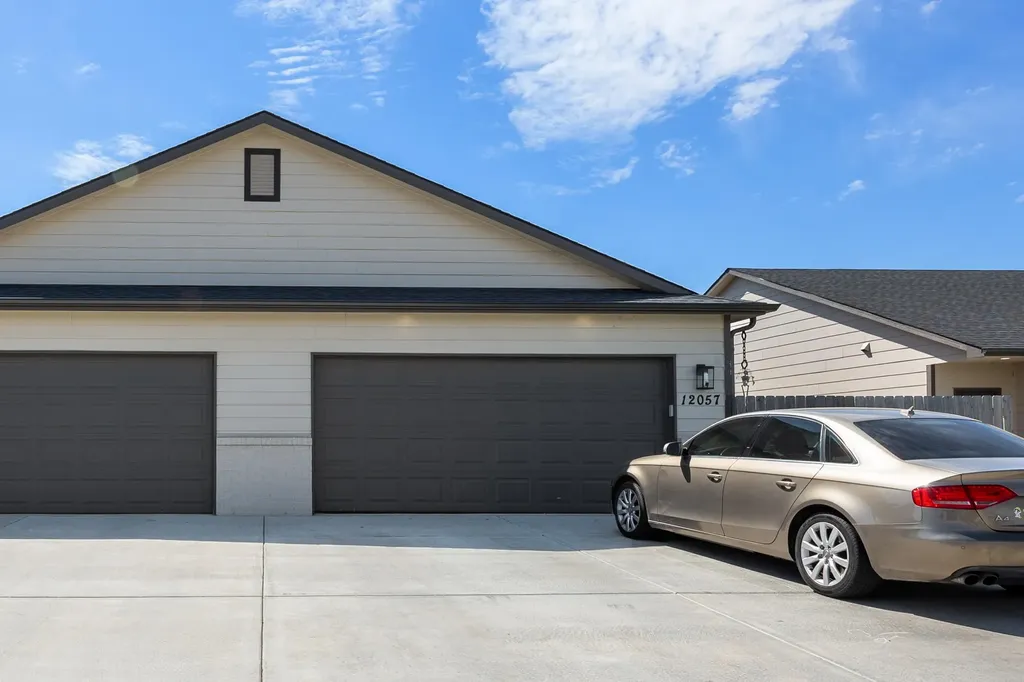 12055 / 12057 W Shadow Lakes Street Maize KS 67205-5261