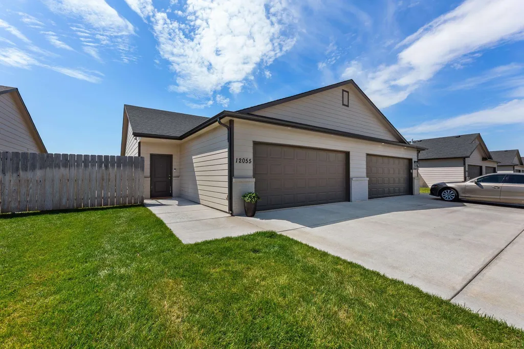 12055 / 12057 W Shadow Lakes Street Maize KS 67205-5261
