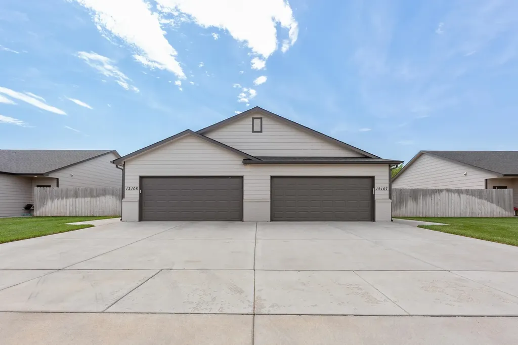 12105 / 12107 W Shadow Lakes Street Maize KS 67205-5261