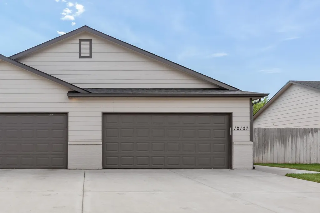 12105 / 12107 W Shadow Lakes Street Maize KS 67205-5261