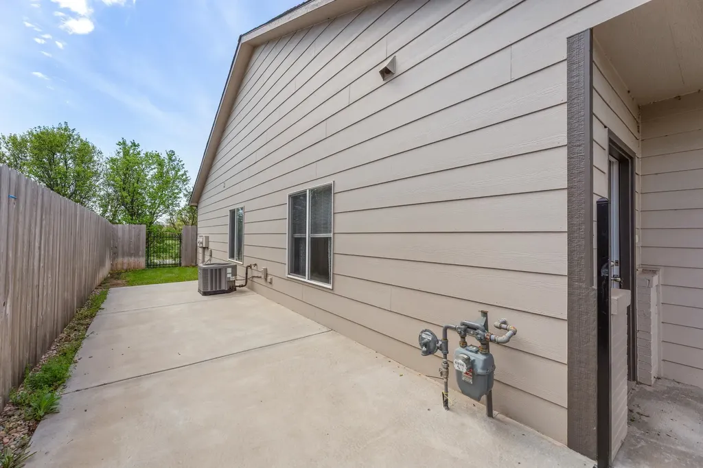 12105 / 12107 W Shadow Lakes Street Maize KS 67205-5261