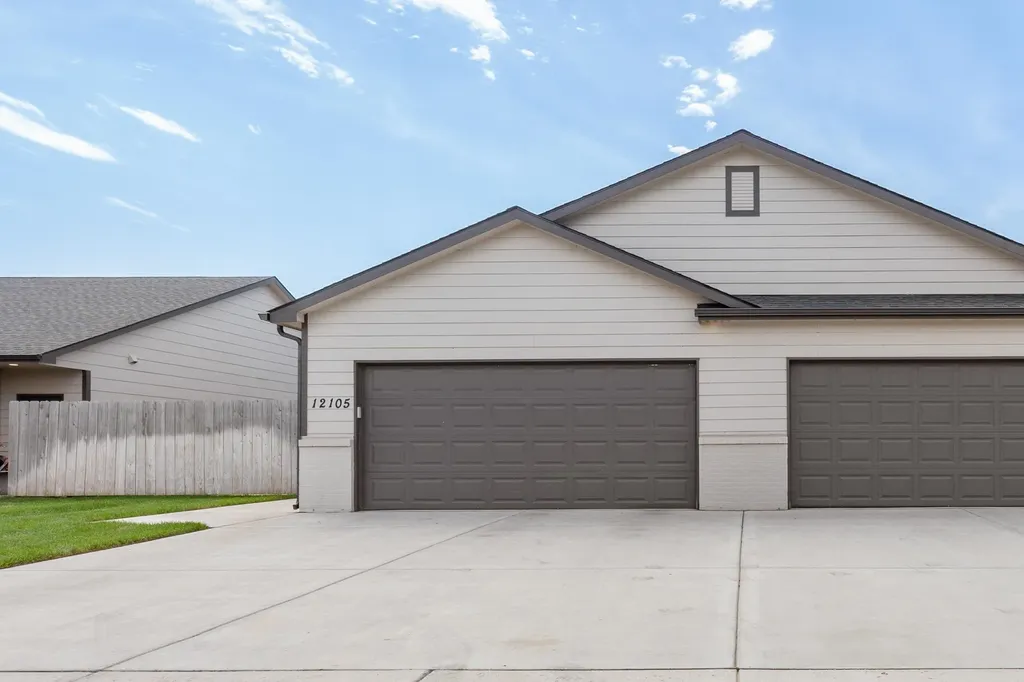 12105 / 12107 W Shadow Lakes Street Maize KS 67205-5261