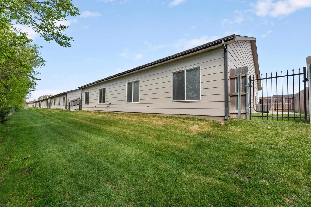 12105 / 12107 W Shadow Lakes Street Maize KS 67205-5261