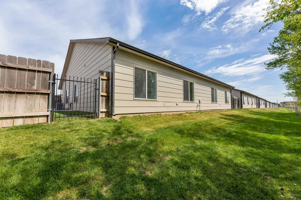 12105 / 12107 W Shadow Lakes Street Maize KS 67205-5261