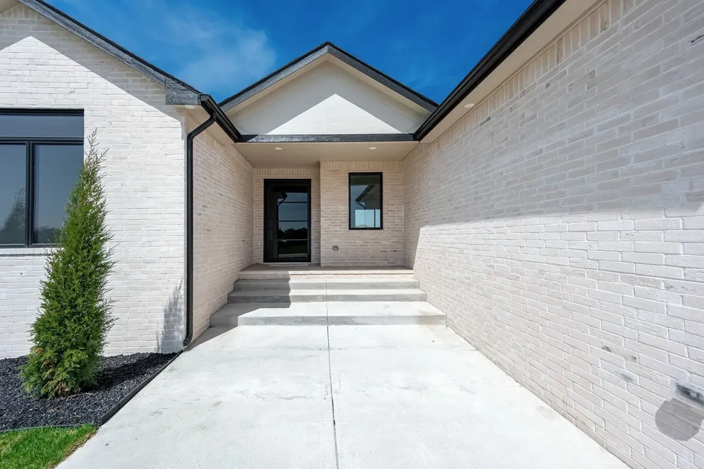 4817 N Bridgewood Court Wichita KS 67226