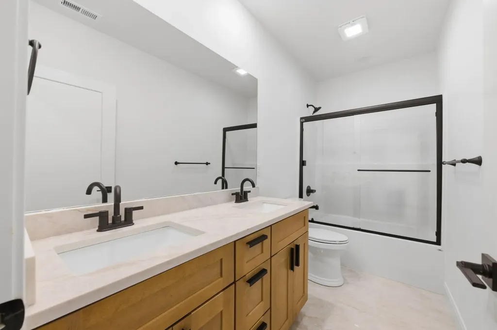 4817 N Bridgewood Court Wichita KS 67226