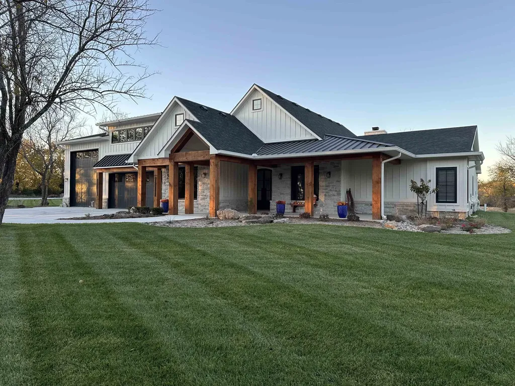 9040 N Isabelle Street Valley Center KS 67147