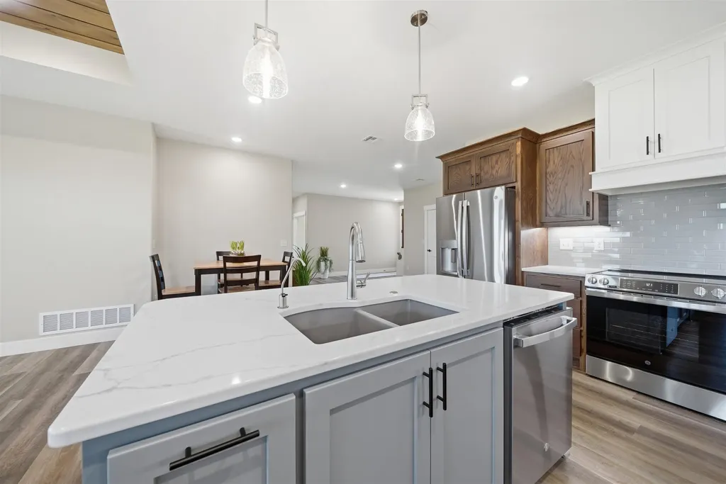 1602 S Dove Place Goddard KS 67052