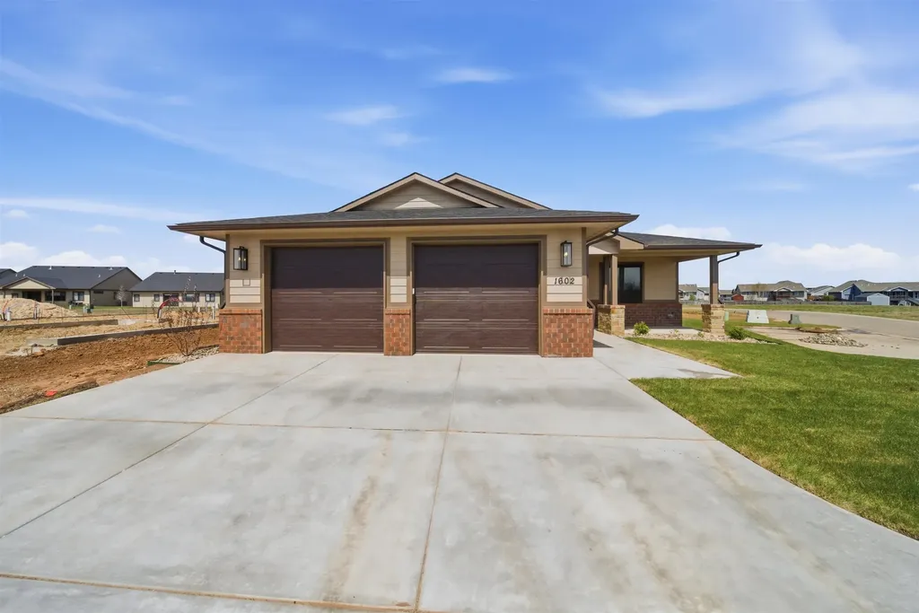 1602 S Dove Place Goddard KS 67052