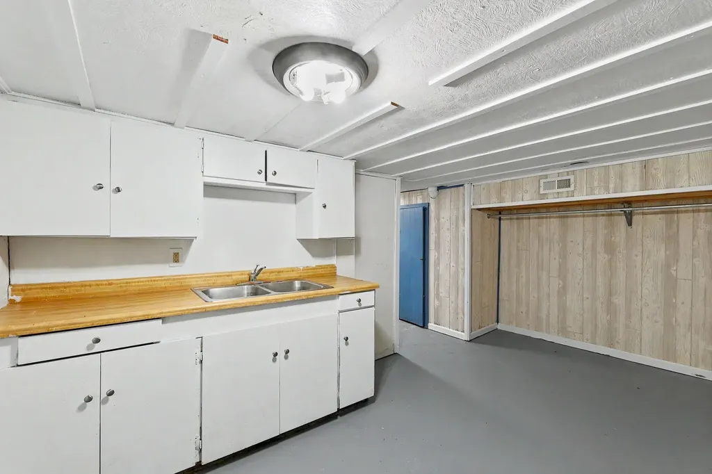 225 S Glendale Wichita KS 67218