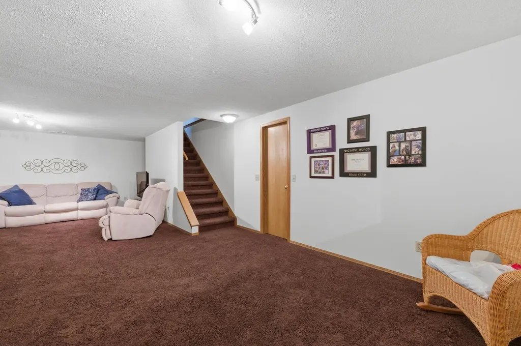 203 E 4th Avenue Cheney KS 67025