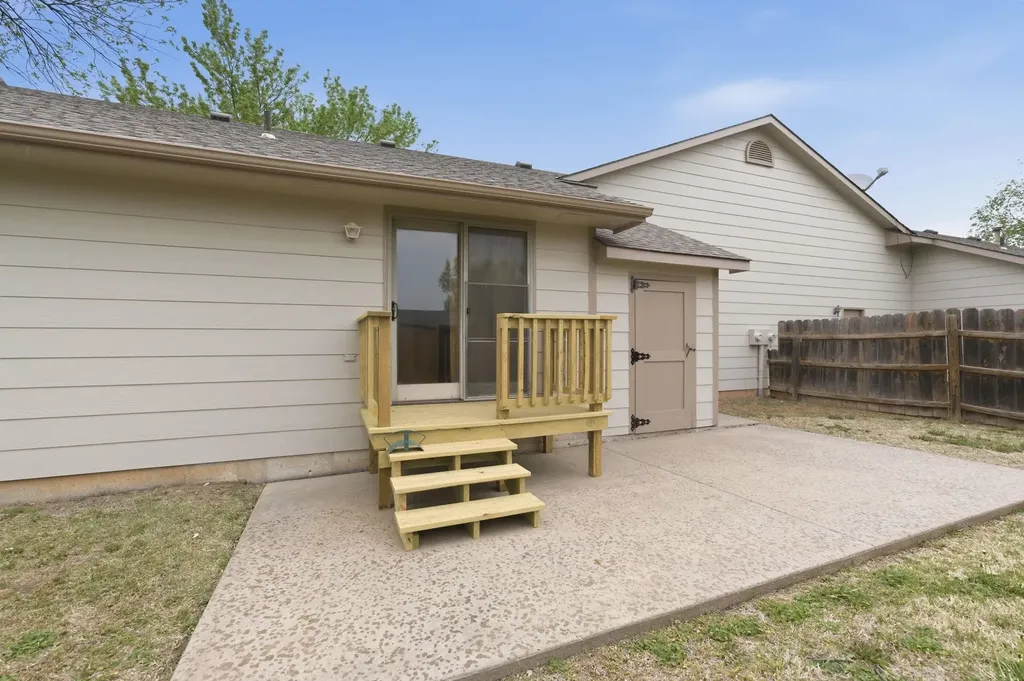 203 E 4th Avenue Cheney KS 67025