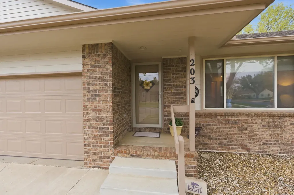 203 E 4th Avenue Cheney KS 67025