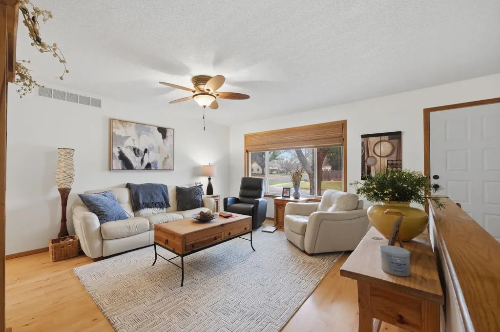 203 E 4th Avenue Cheney KS 67025