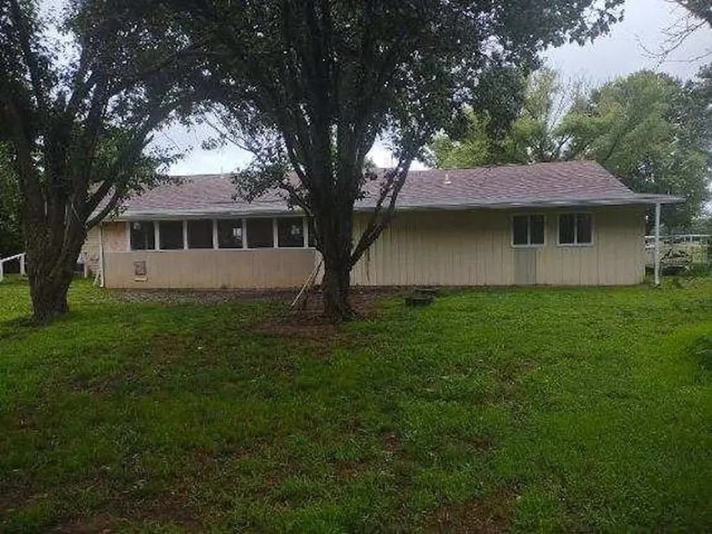 32331 51st Road Arkansas City KS 67005