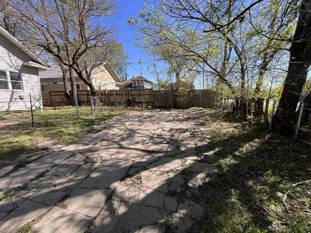 257 N Poplar Avenue Wichita KS 67214