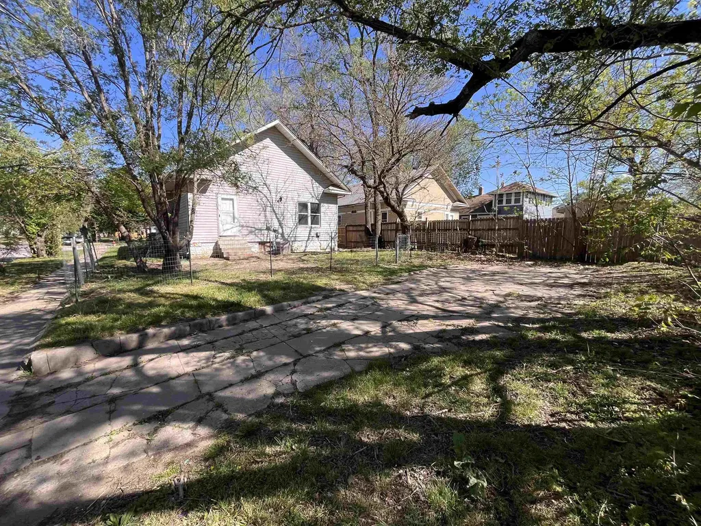 257 N Poplar Avenue Wichita KS 67214