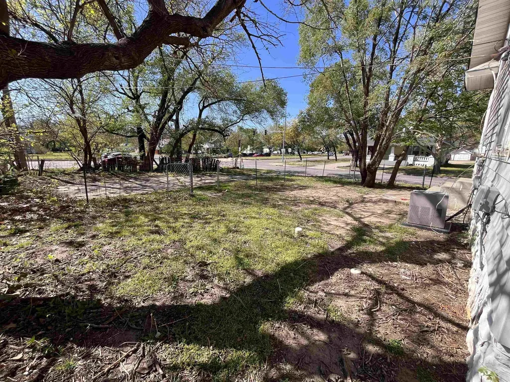 257 N Poplar Avenue Wichita KS 67214