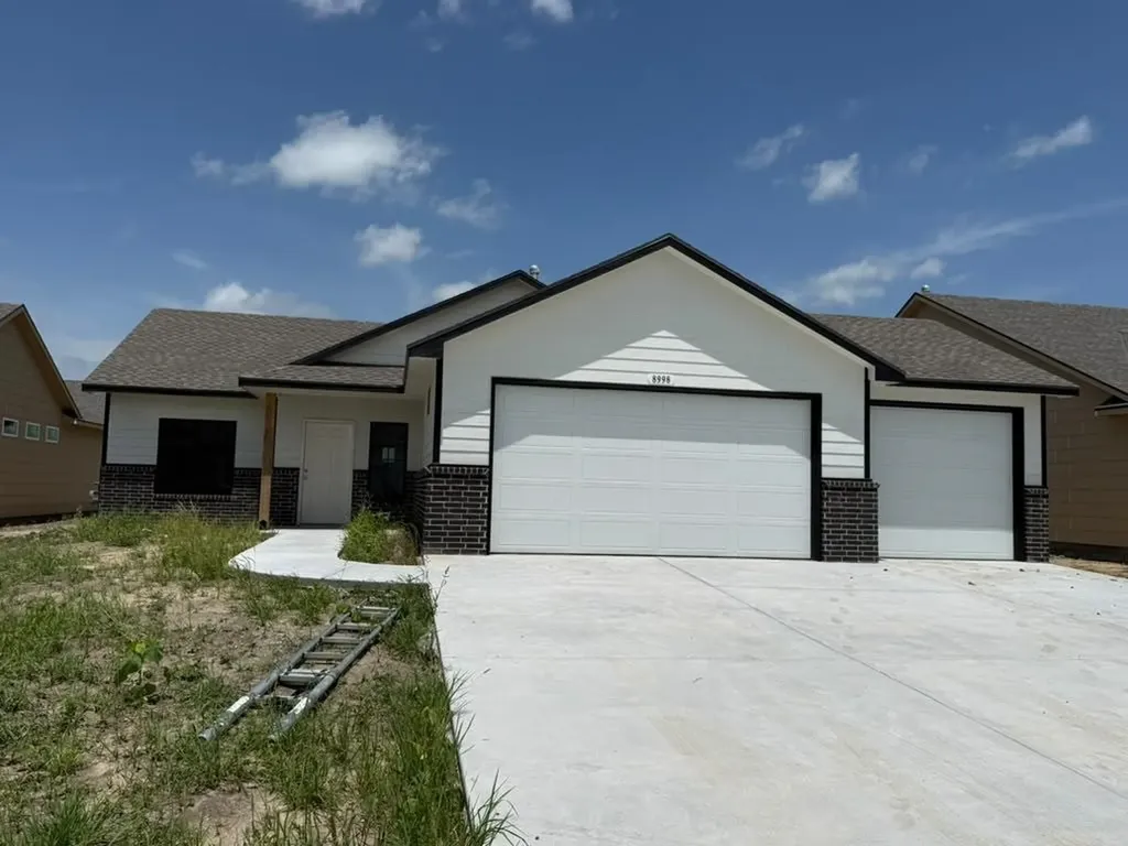 8998 Joshua Street Bel Aire KS 67226