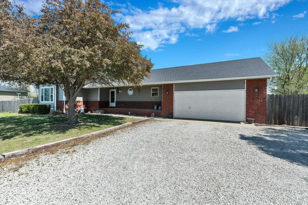 8814 N Ridge Road Valley Center KS 67147