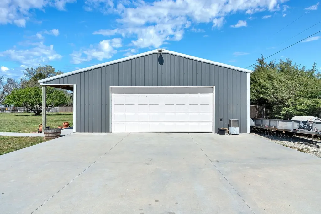 8814 N Ridge Road Valley Center KS 67147