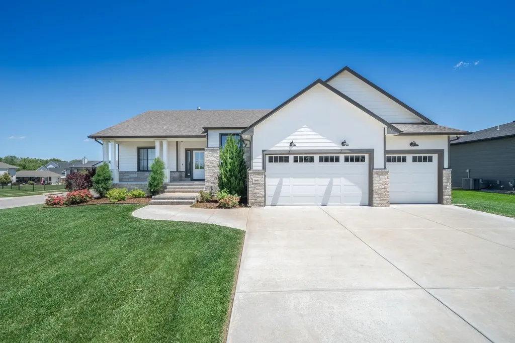 1604 N Shadow Rock Drive Andover KS 67002