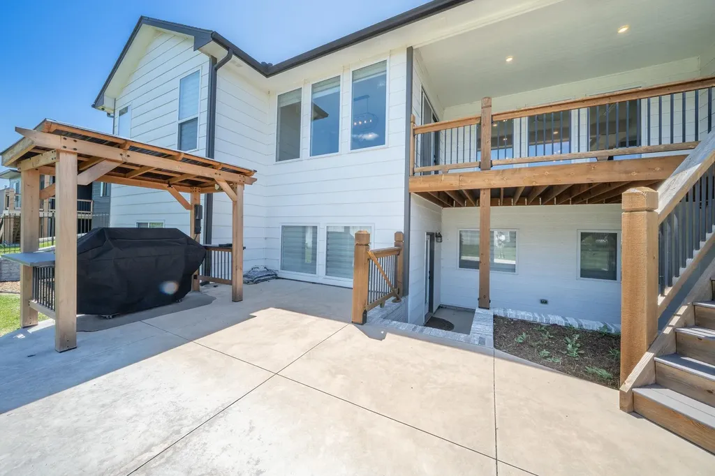 1604 N Shadow Rock Drive Andover KS 67002